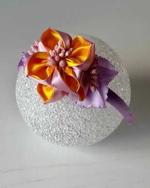 Bentiță handmade cu flori din satin, galben si lila