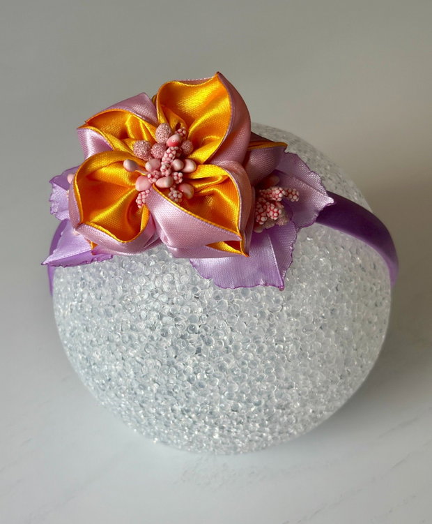 Bentiță handmade cu flori din satin, galben si lila