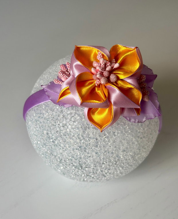 Bentiță handmade cu flori din satin, galben si lila