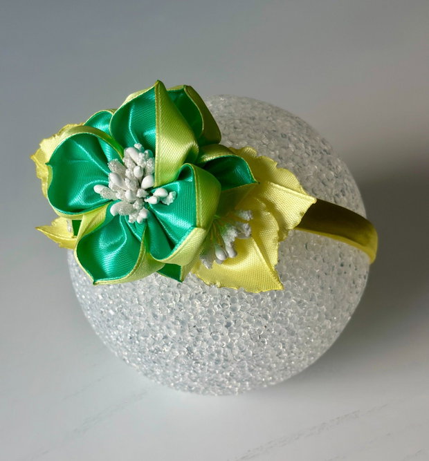 Bentiță handmade cu flori din satin, galben si verde