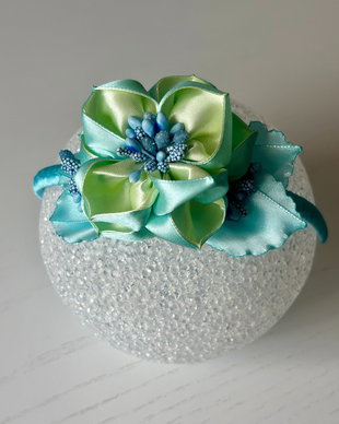 Bentiță handmade cu flori din satin, verde menta si verde neon