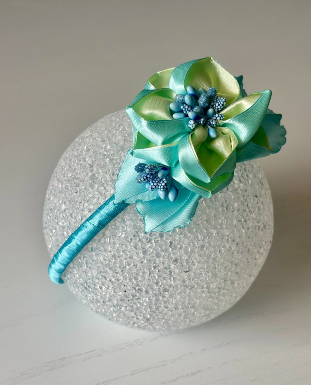 Bentiță handmade cu flori din satin, verde menta si verde neon