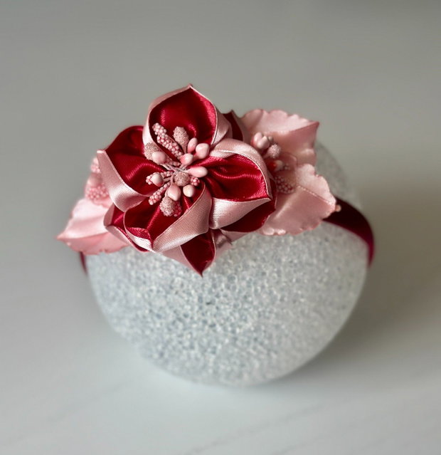 Bentiță handmade cu flori din satin, rosu si piersica