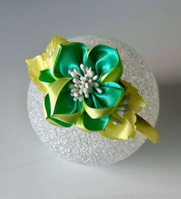 Bentiță handmade cu flori din satin, galben si verde
