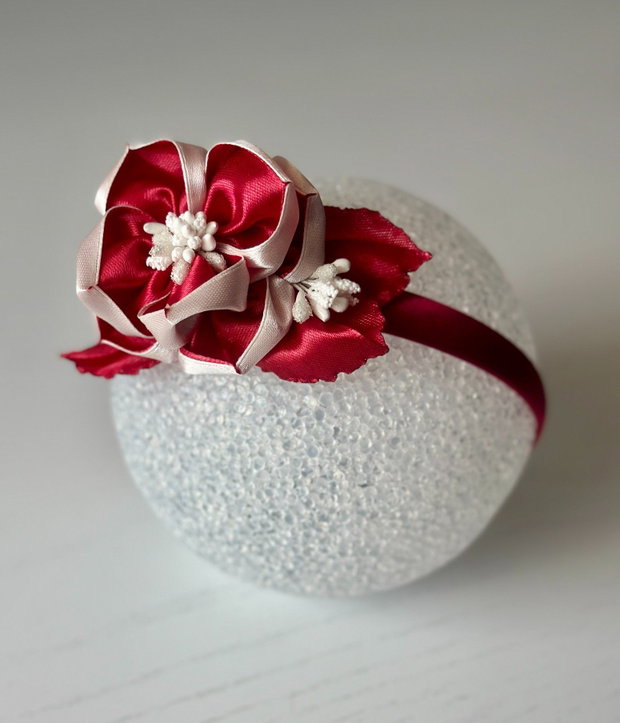 Bentiță handmade cu flori din satin, rosu și alb