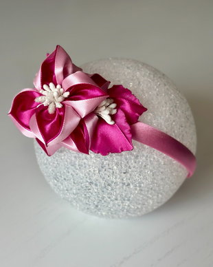 Bentiță handmade cu flori din satin, roz si magenta