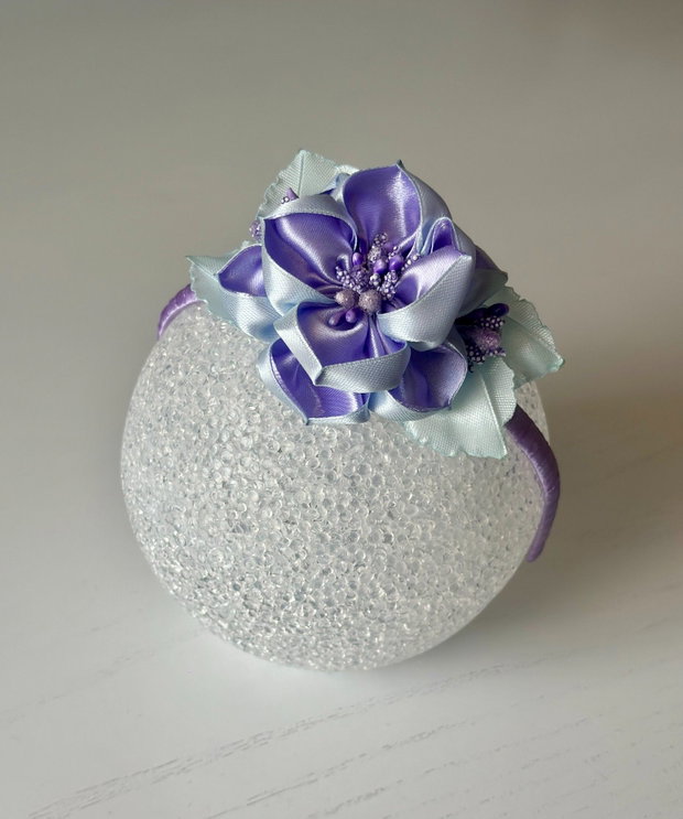 Bentiță handmade cu flori din satin, albastru și mov