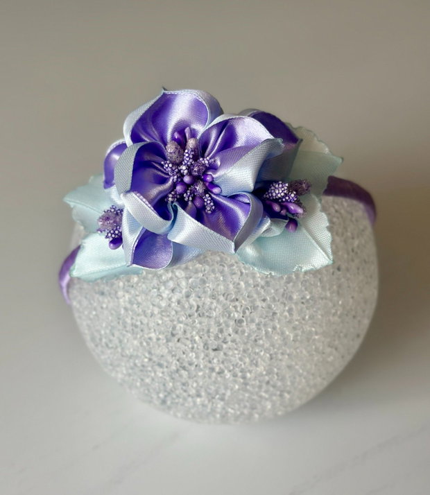 Bentiță handmade cu flori din satin, albastru și mov