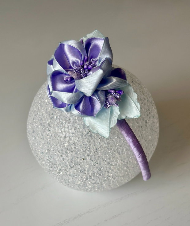 Bentiță handmade cu flori din satin, albastru și mov