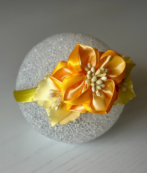Bentiță handmade cu flori din satin, galben si portocaliu