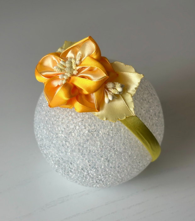 Bentiță handmade cu flori din satin, galben si portocaliu