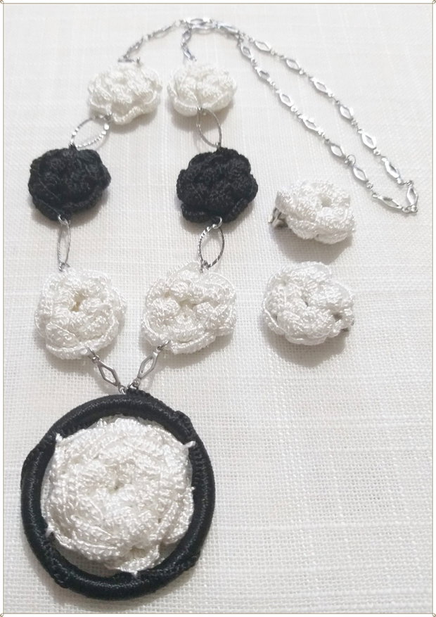 SET CROSETAT CU MATASE ALBA SI NEAGRA
