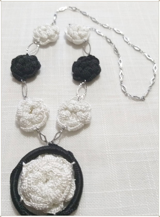 SET CROSETAT CU MATASE ALBA SI NEAGRA