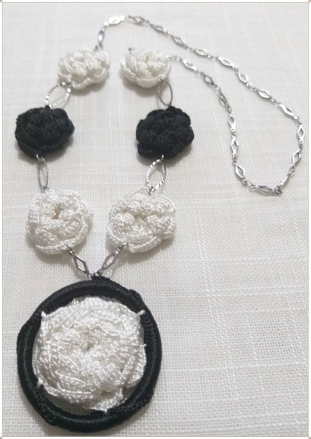 SET CROSETAT CU MATASE ALBA SI NEAGRA