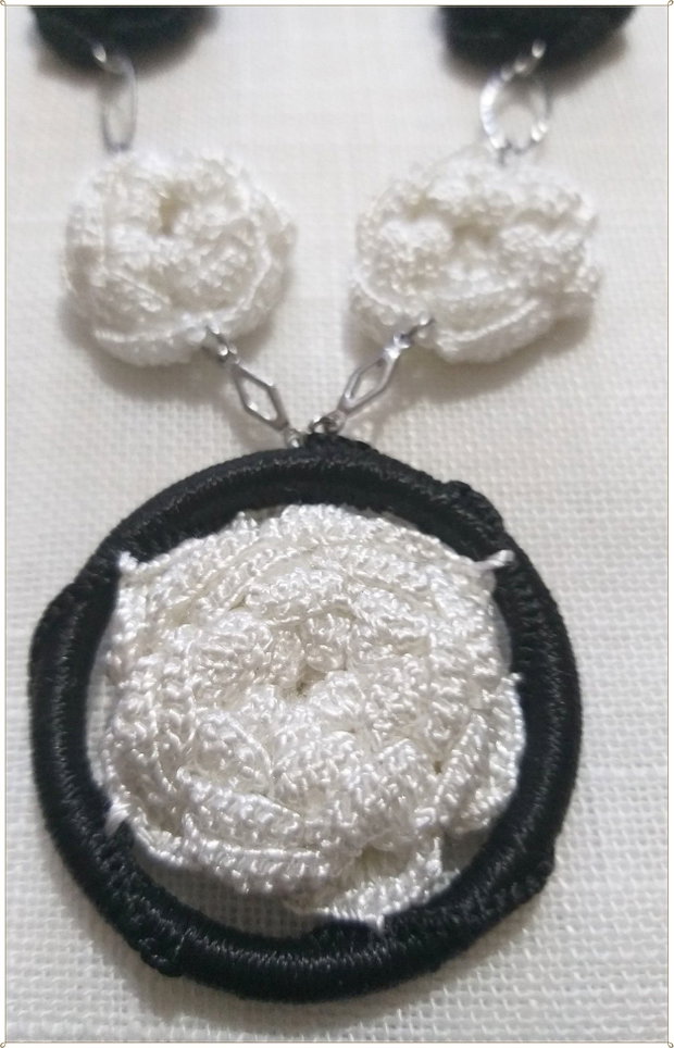 SET CROSETAT CU MATASE ALBA SI NEAGRA