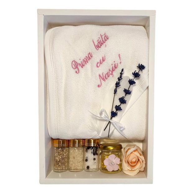Set prima baita dupa botez pentru fetita, roz, cu prosop brodat si accesorii, Denikos NK89