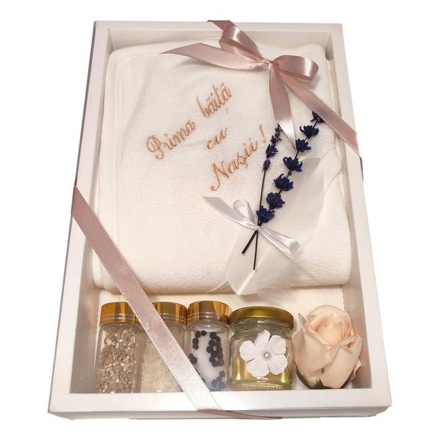 Set prima baita dupa botez pentru fetita, roz pudra, cu prosop brodat si accesorii, Denikos NK90