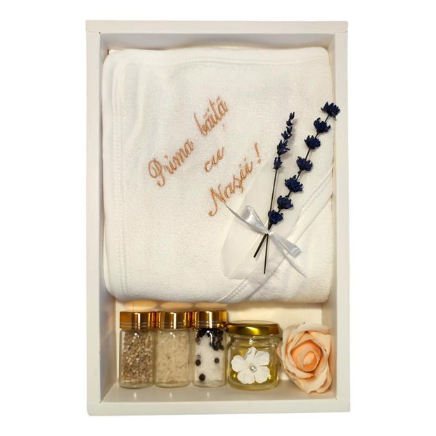Set prima baita dupa botez pentru fetita, roz pudra, cu prosop brodat si accesorii, Denikos NK90