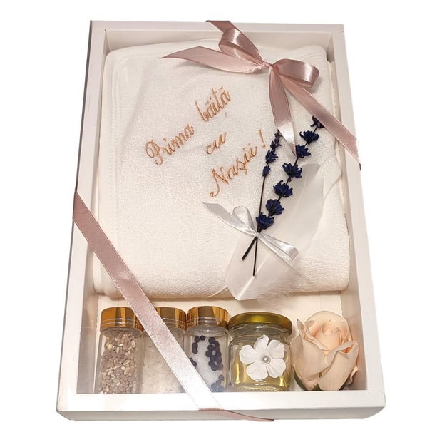 Set prima baita dupa botez pentru fetita, roz pudra, cu prosop brodat si accesorii, Denikos NK90