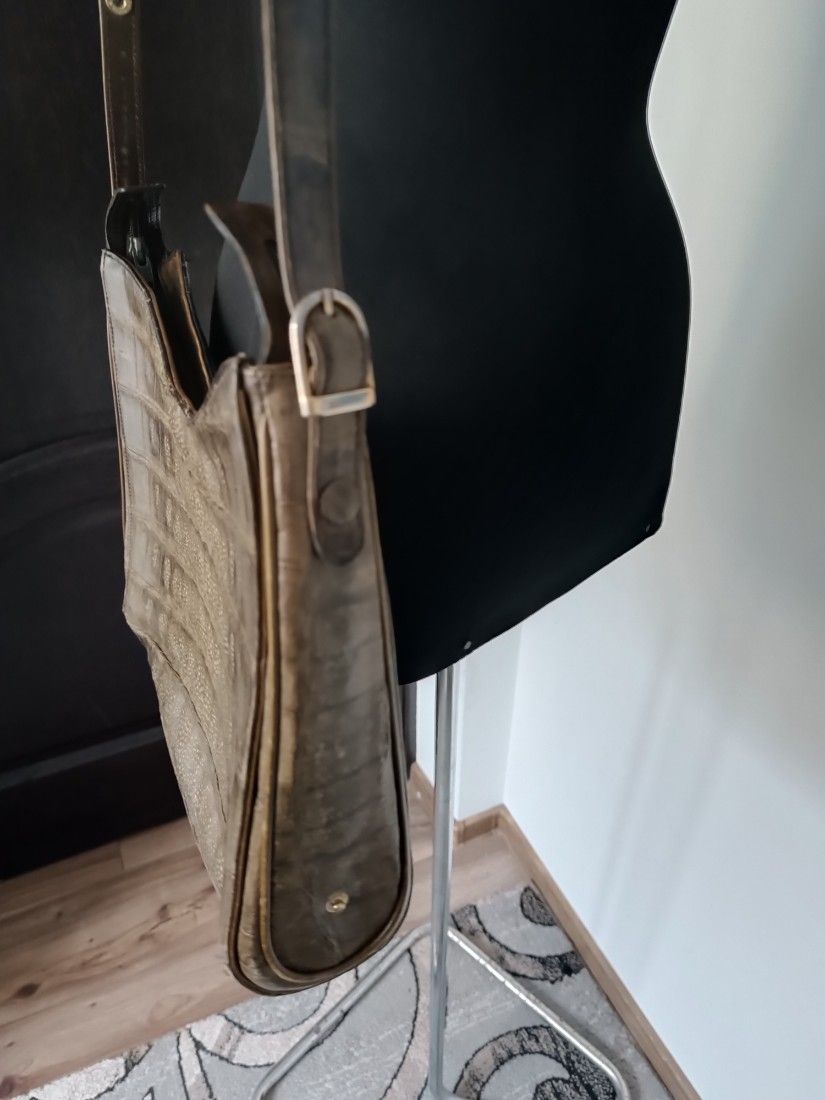 Geanta din piele de crocodil verde kaki
