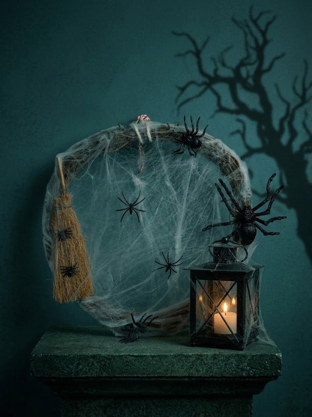 Coroniță Halloween Handmade Pânză de Păianjen  și Mături Decorative "Măturile Vrăjite"
