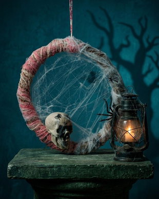 Coroniță Decorativă Halloween Gotică  Cu Craniu "Poarta către Tărâmul Umbrelor"