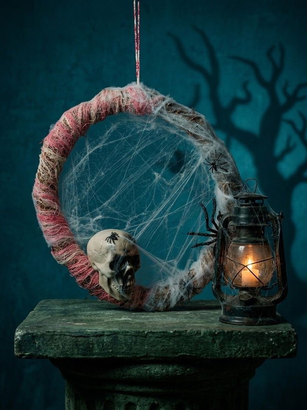 Coroniță Decorativă Halloween Gotică Cu Craniu "Poarta către Tărâmul Umbrelor"
