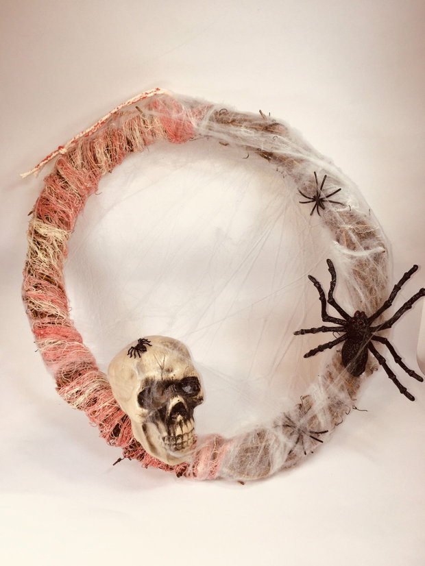 Coroniță Decorativă Halloween Gotică Cu Craniu "Poarta către Tărâmul Umbrelor"