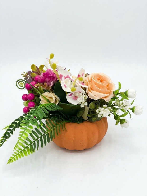 Aranjament floral artificial cu dovleac ceramic