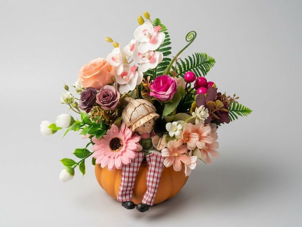 Aranjament floral artificial cu dovleac ceramic