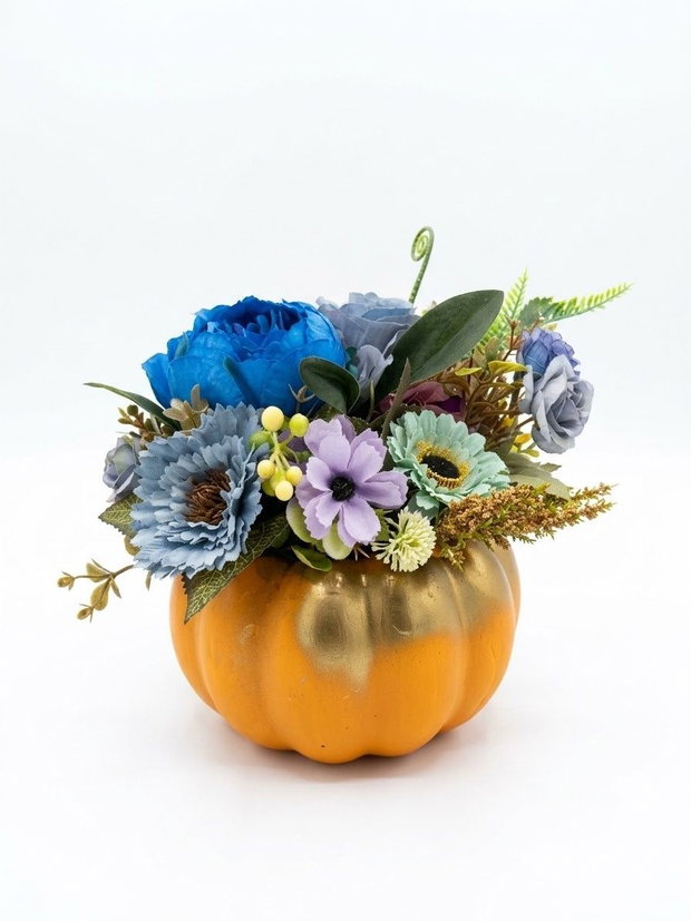 Aranjament floral bujori și figurina