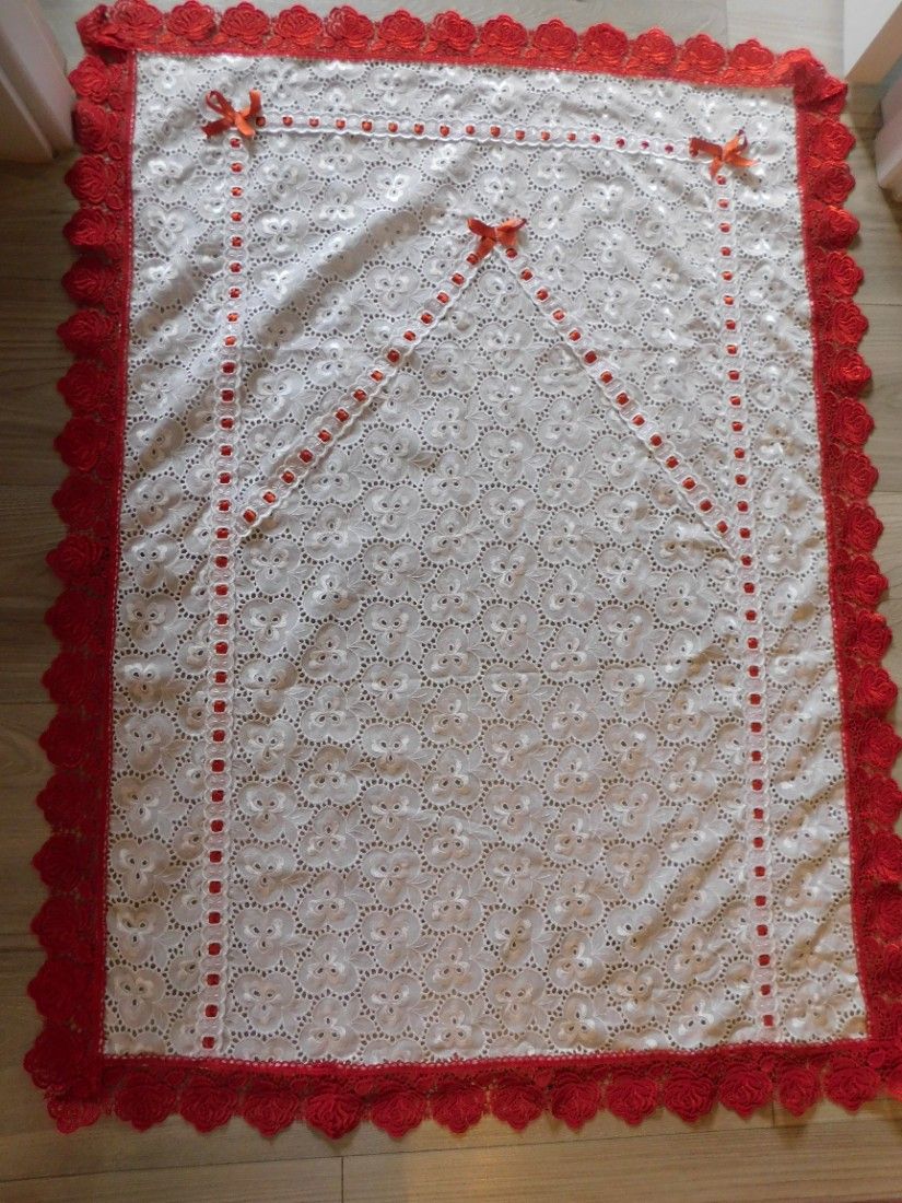 Fata de masa vintage, material brodat, dantele , deosebita