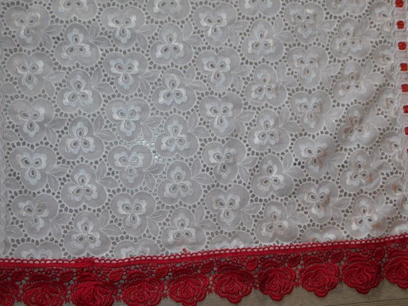 Fata de masa vintage, material brodat, dantele , deosebita