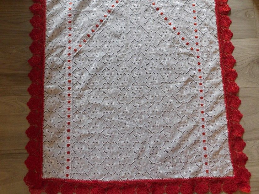 Fata de masa vintage, material brodat, dantele , deosebita