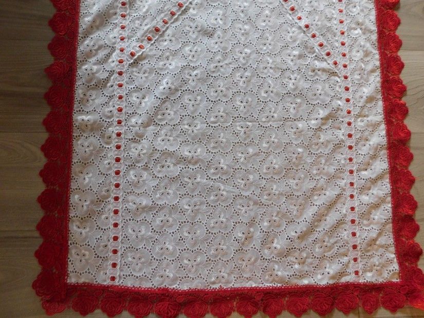Fata de masa vintage, material brodat, dantele , deosebita