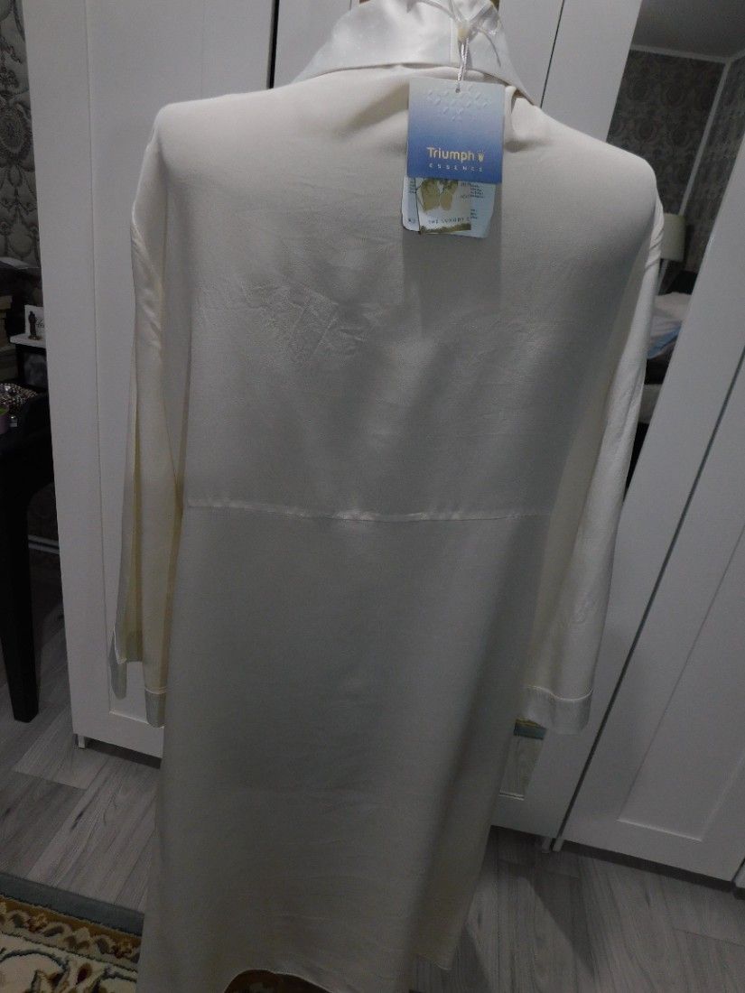 TRIUMPH neglije matase naturala masura 46 , etichete atasate