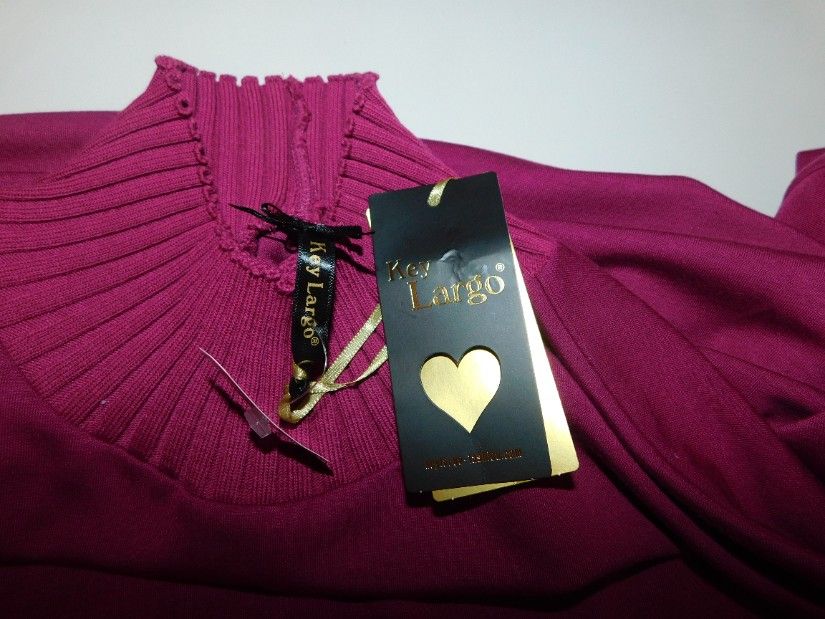 Bluza  noua, etichete atasate , masura XL,   foarte frumoasa, culoare  eleganta