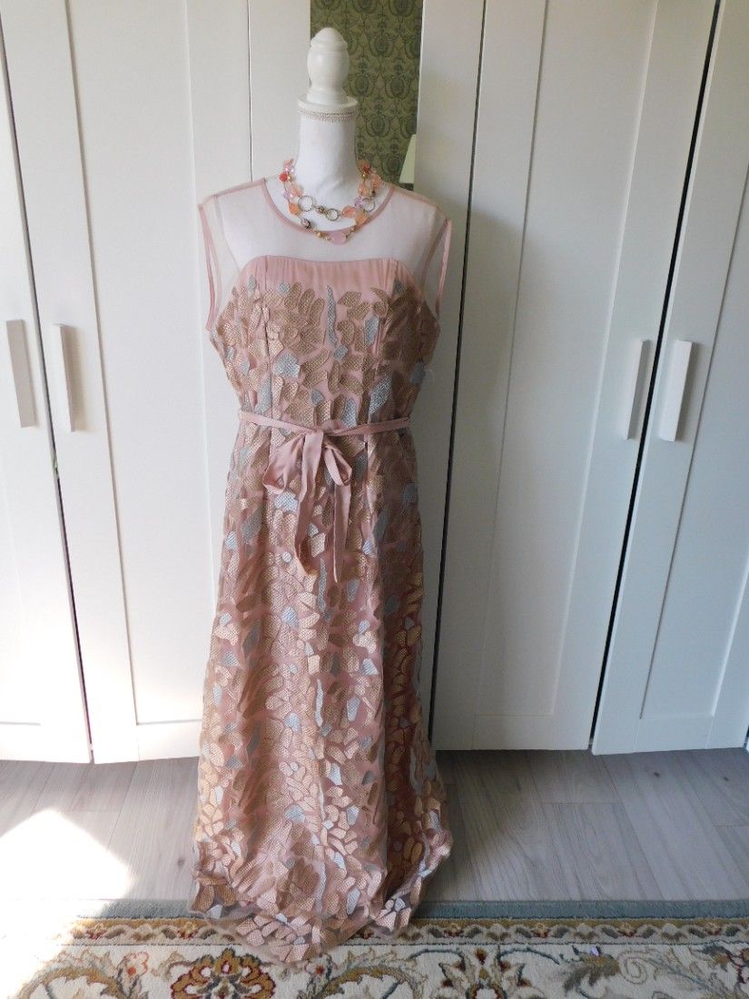 Rochie spectaculoasa, brocart, senzationala in realitate, masura 44 - 46