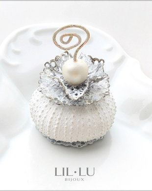 Suport card de masă nuntă din arici de mare natural, decor handmade personalizat, stil marin romantic