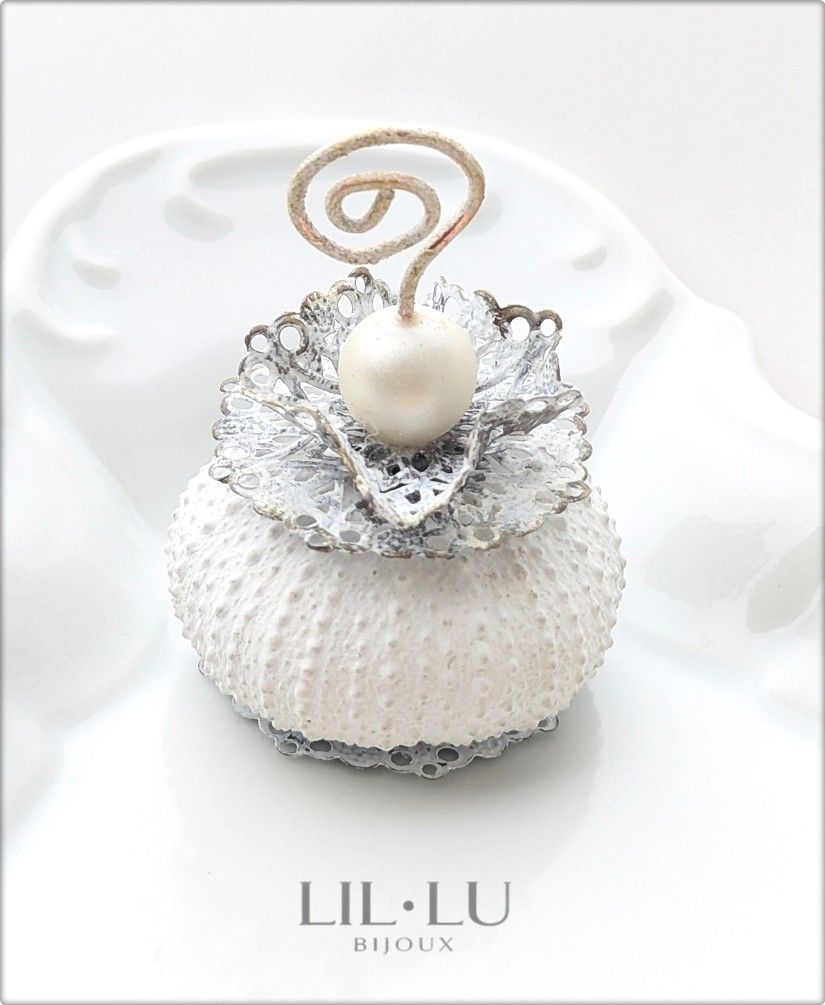 Suport card de masă nuntă din arici de mare natural, decor handmade personalizat, stil marin romantic