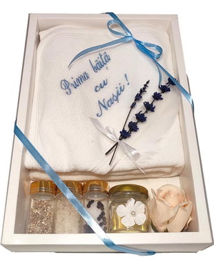 Set prima baita dupa botez pentru baietel, bleu, cu prosop brodat si accesorii, Denikos NK84