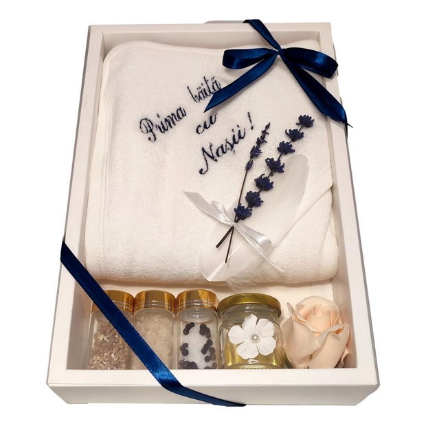 Set prima baita dupa botez pentru baiat, bleumarin, cu prosop brodat si accesorii, Denikos NK85