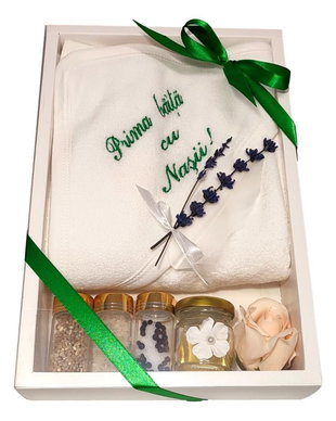 Set prima baita dupa botez pentru baiat sau fetita, verde, cu prosop brodat si accesorii, Denikos NK91