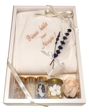 Set traditional pentru prima baita cu nasii dupa botez pentru fetita sau baietel, Crem / ivoire, cu prosop brodat, Denikos NK86