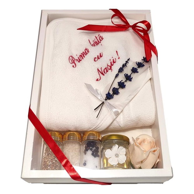 Set prima baita dupa botez pentru fetita, rosu, cu prosop brodat si accesorii, Denikos NK88