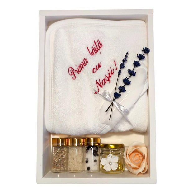 Set prima baita dupa botez pentru fetita, rosu, cu prosop brodat si accesorii, Denikos NK88