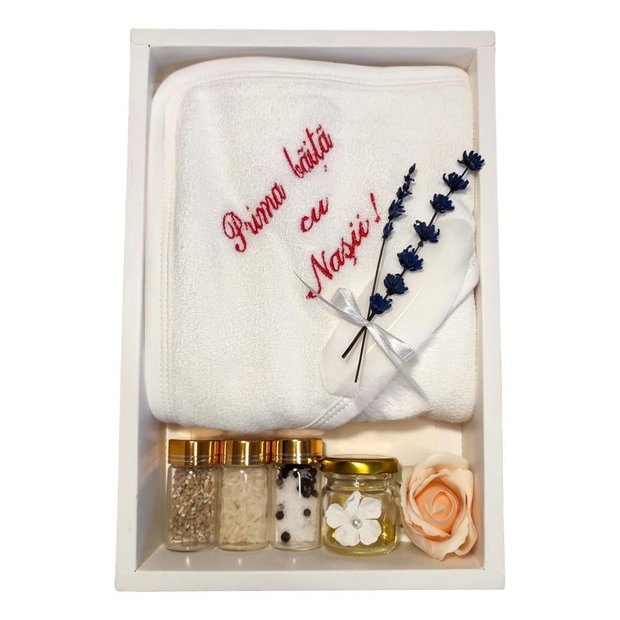 Set prima baita dupa botez pentru fetita, rosu, cu prosop brodat si accesorii, Denikos NK88