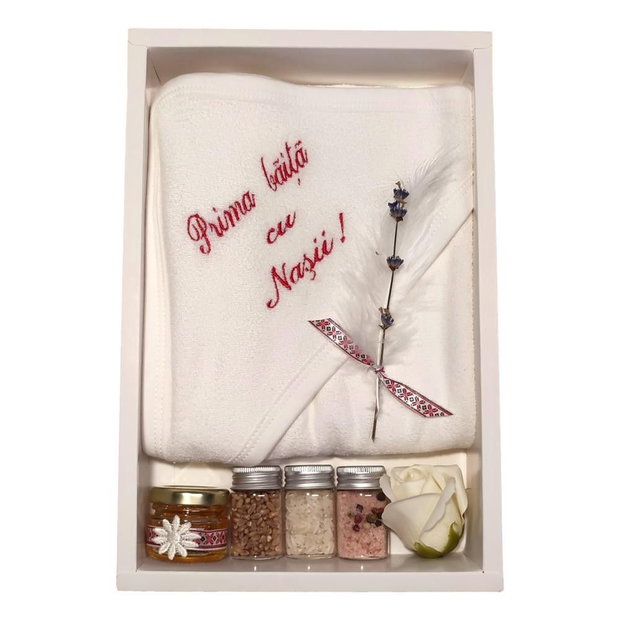 Set prima baita cu nasii dupa botez pentru fetita, traditional rosu, cu prosop brodat si accesorii, Denikos NK93