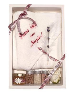 Set prima baita cu nasii dupa botez pentru fetita, traditional rosu, cu prosop brodat si accesorii, Denikos NK93