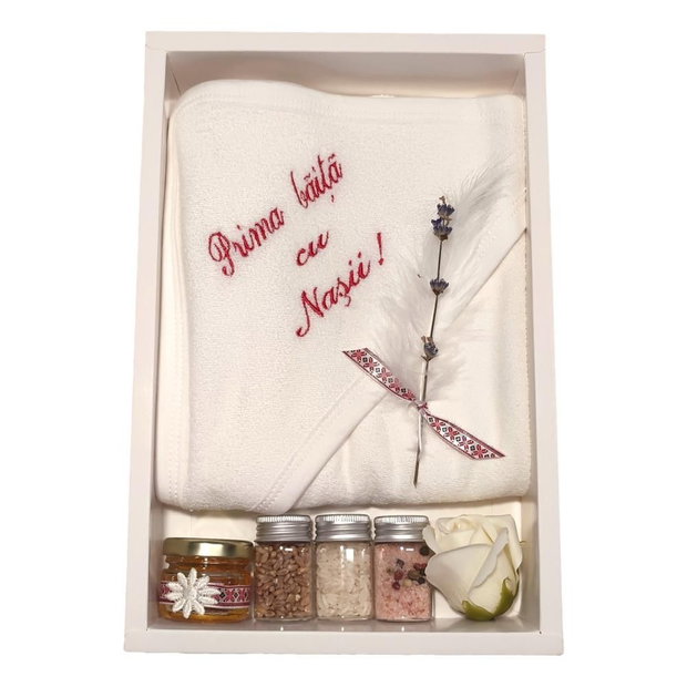 Set prima baita cu nasii dupa botez pentru fetita, traditional rosu, cu prosop brodat si accesorii, Denikos NK93